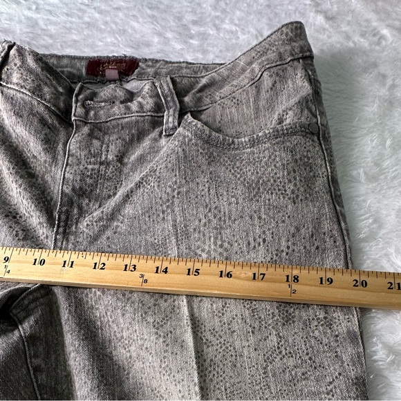 One 5 One Gray Snakeskin Print Slim Leg Jeans - Women's Size 12 - Picture 11 of 13
